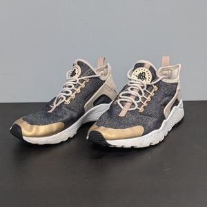 Air Huarache by Nike